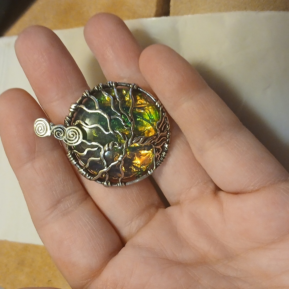 Stunning "TREE OF LIFE" Pendant - Picture 5 of 9